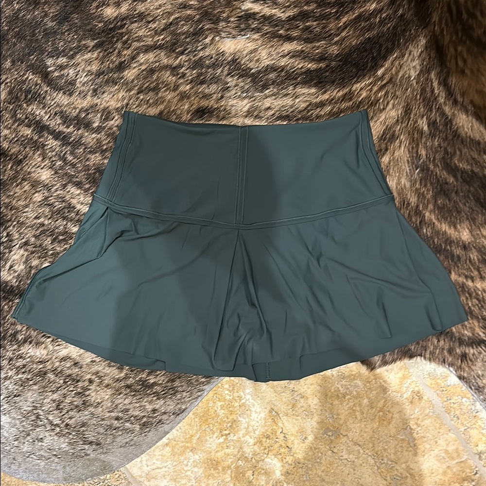 Lululemon size 4 green skirt